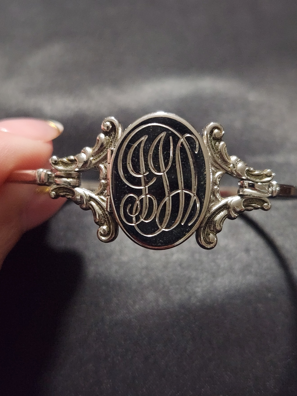 ​Vintage 1979 Avon Yesterday's Memories Silver Tone Locket Bangle Bracelet